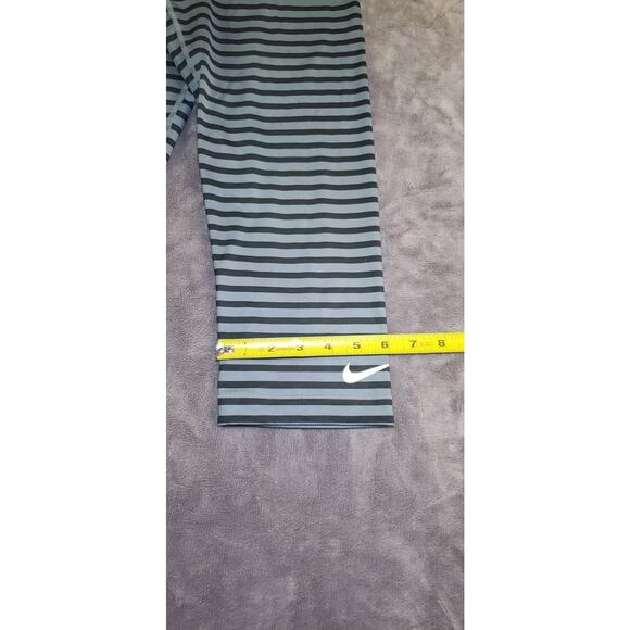 Nike Pro Dri-Fit Women's Sz M Capri Leggings Gray Black Stiped Activewear C30-35 - Picture 3 of 8
